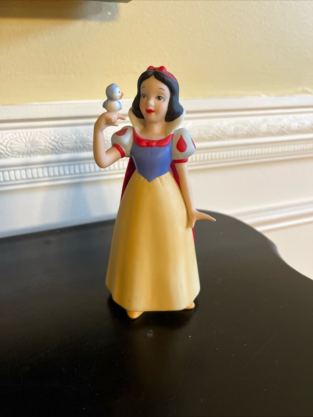 Vintage 90s NWOB Disney Snow White Porcelain Figurine 5” Holding a Blue Bird.